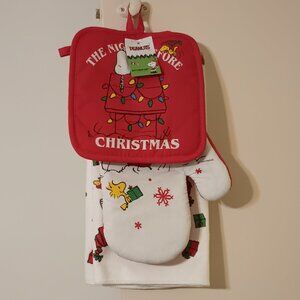 NWT ~ Snoopy Christmas 3 Piece Kitchen Gift Set